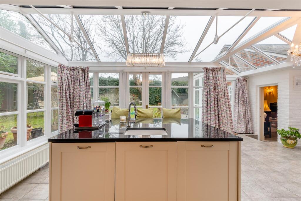 8636185-interior12.jpg