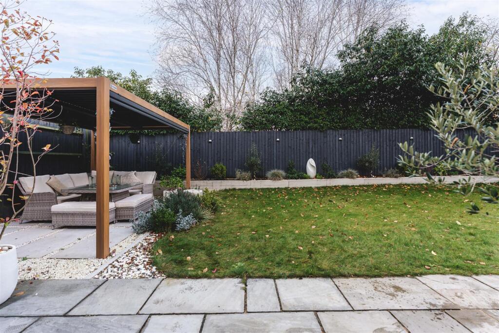 Redbank Close-34.jpg