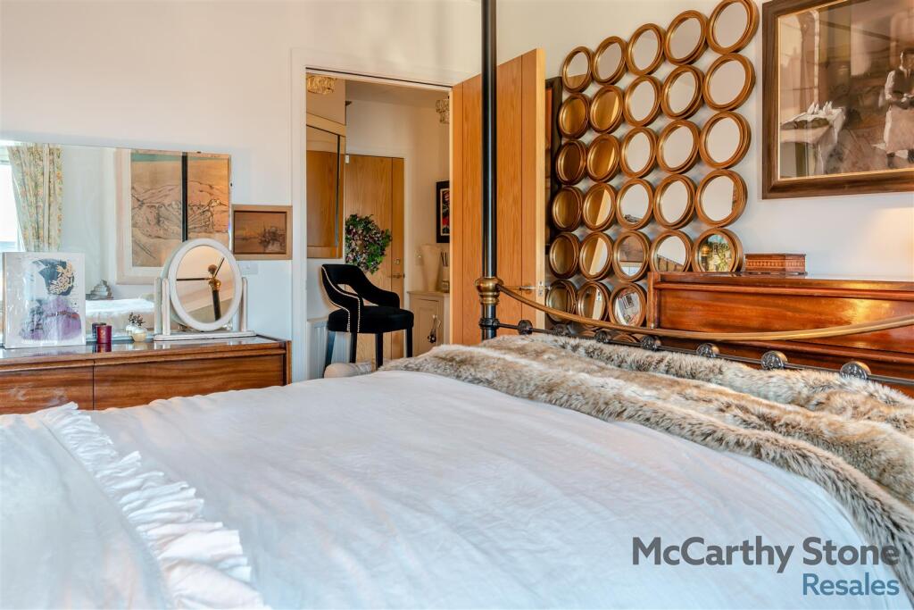 8633420-interior06.jpg