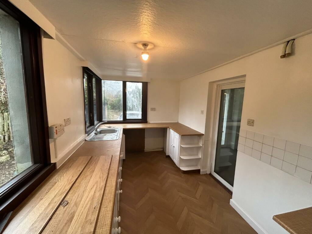 Kitchen 1.jpeg