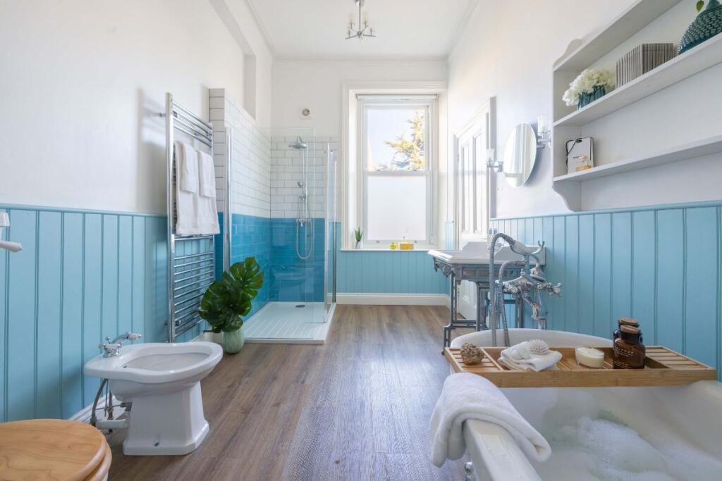 Second Floor Family Bathroom 