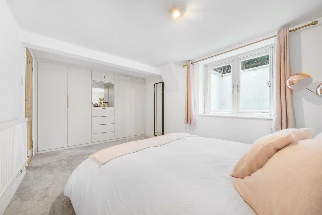 Bedroom 1 (2).jpg