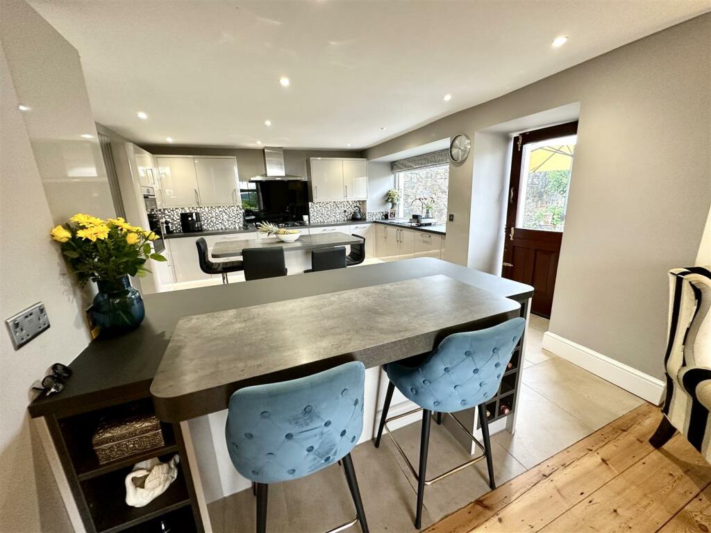 KITCHEN/BREAKFAST ROOM.jpeg