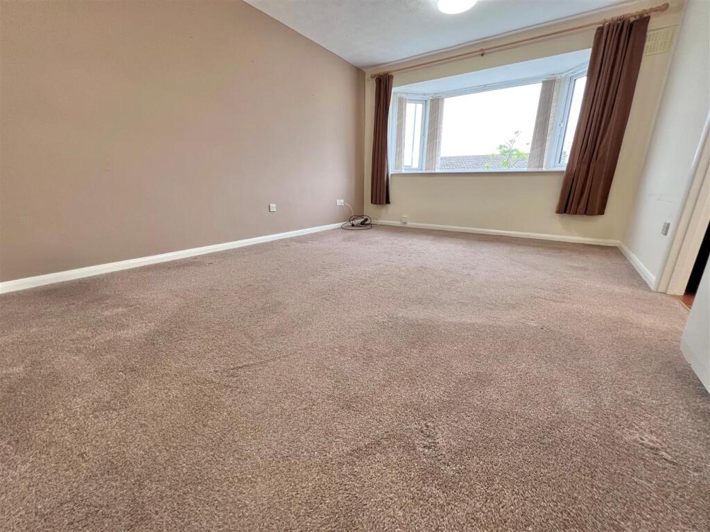 Lounge 1.jpg