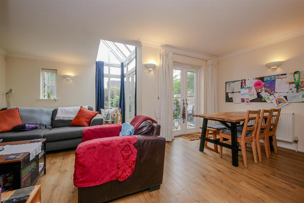 Lounge/Dining Room