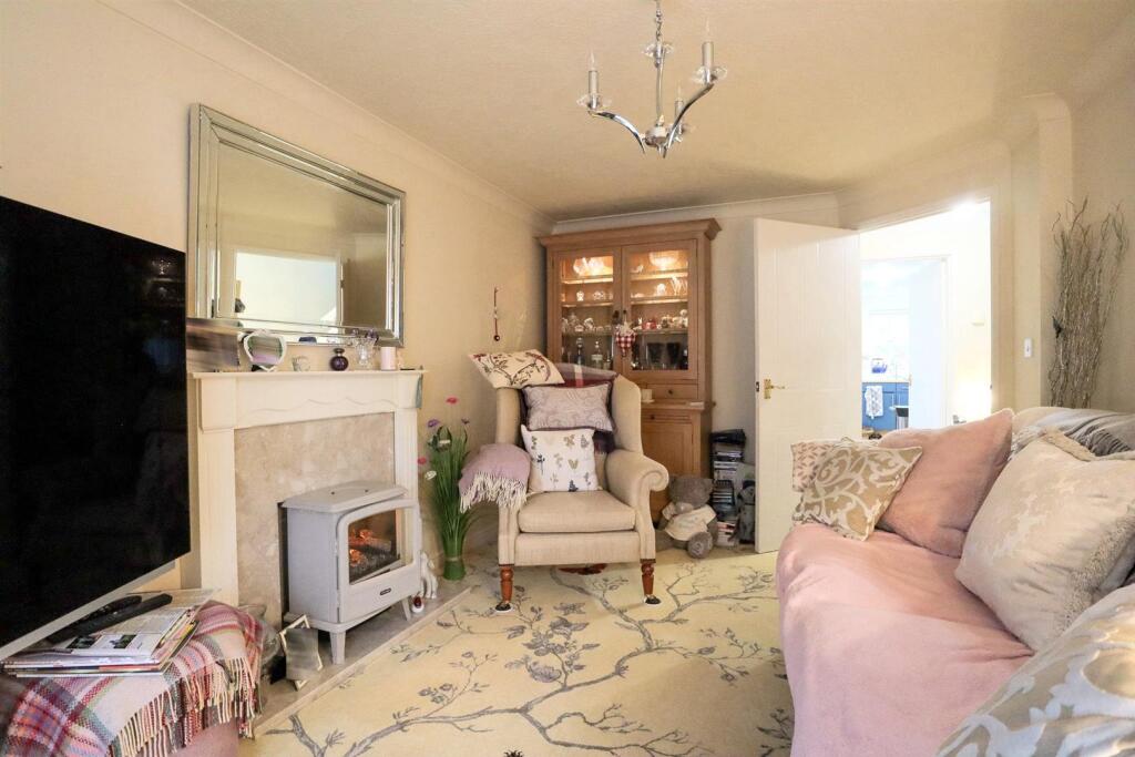Sitting room (2).jpg
