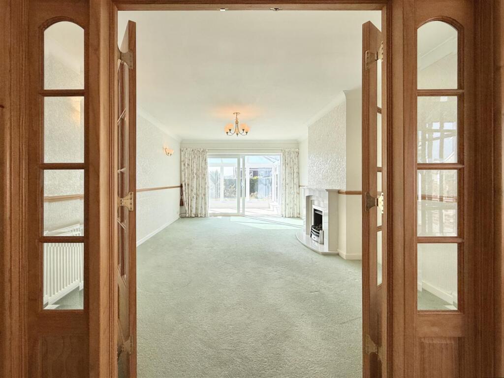 EntranceHall To Living Room.JPG