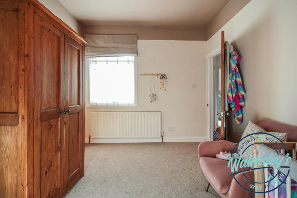 Middle bedroom