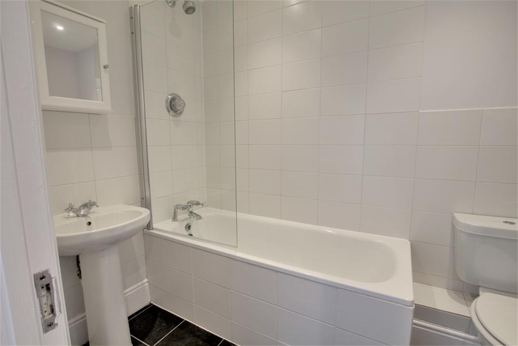 Bathroom - 10.jpg