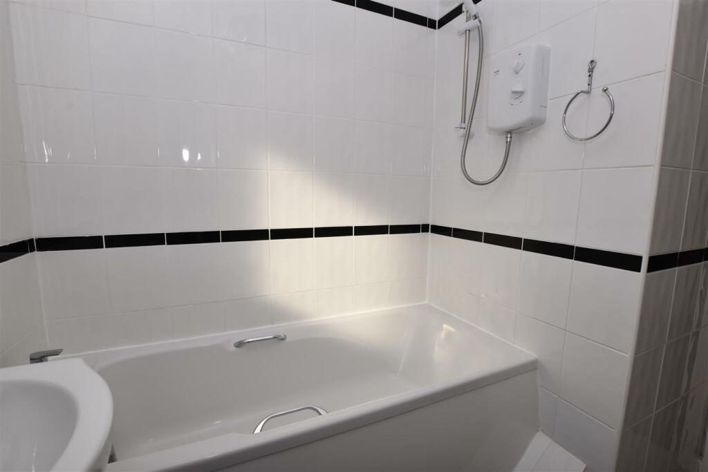 Bathroom - additional image.JPG