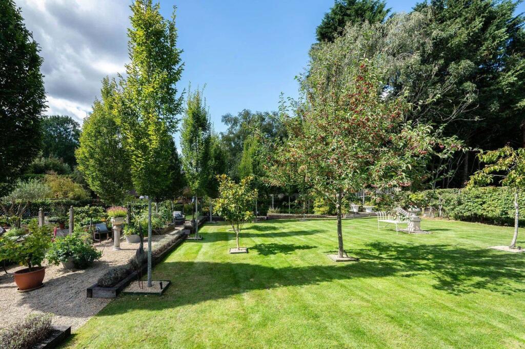 Monkshatch, Compton, Guildford, GU3