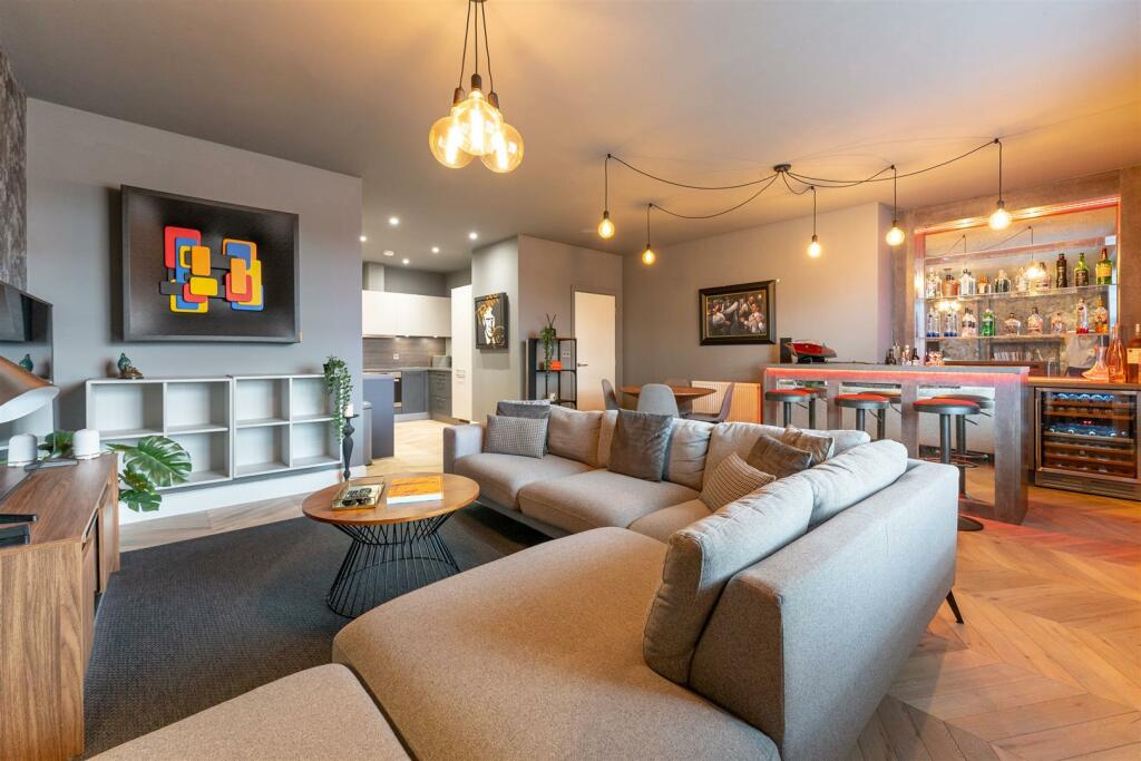 39 Royal House, Princes Gate - by Frame Studio 047