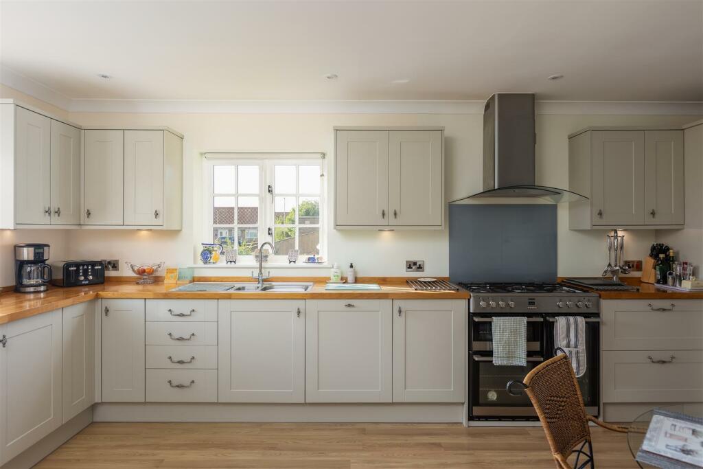 Thornton View 8 Kitchen-4.jpg
