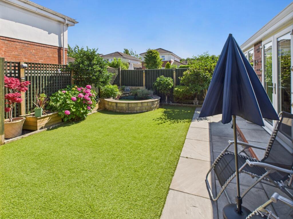 CAM04233G0-PR0025-STILL046