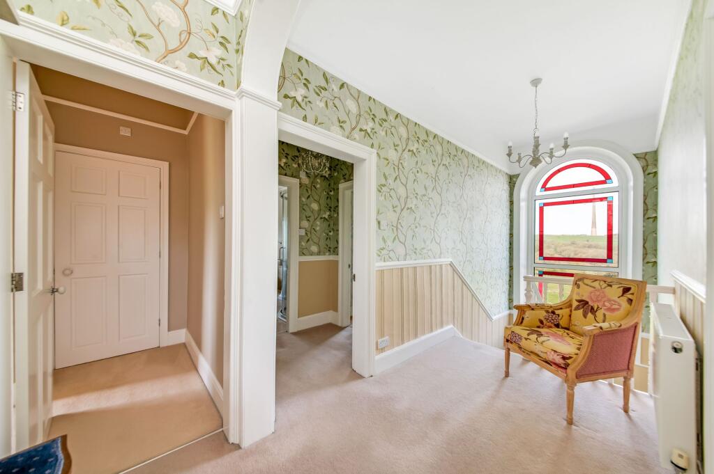 FIRST FLOOR LANDING