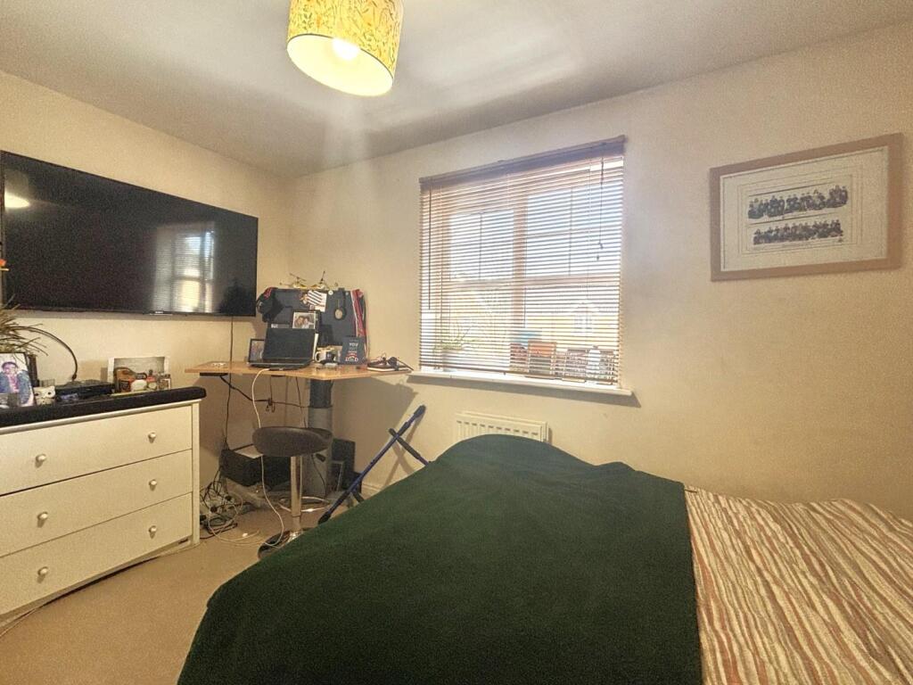 Bedroom 1_1.jpeg