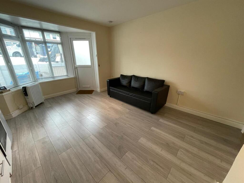 cd81f367-4bed-4b55-84f4-4ac315144889.jpg