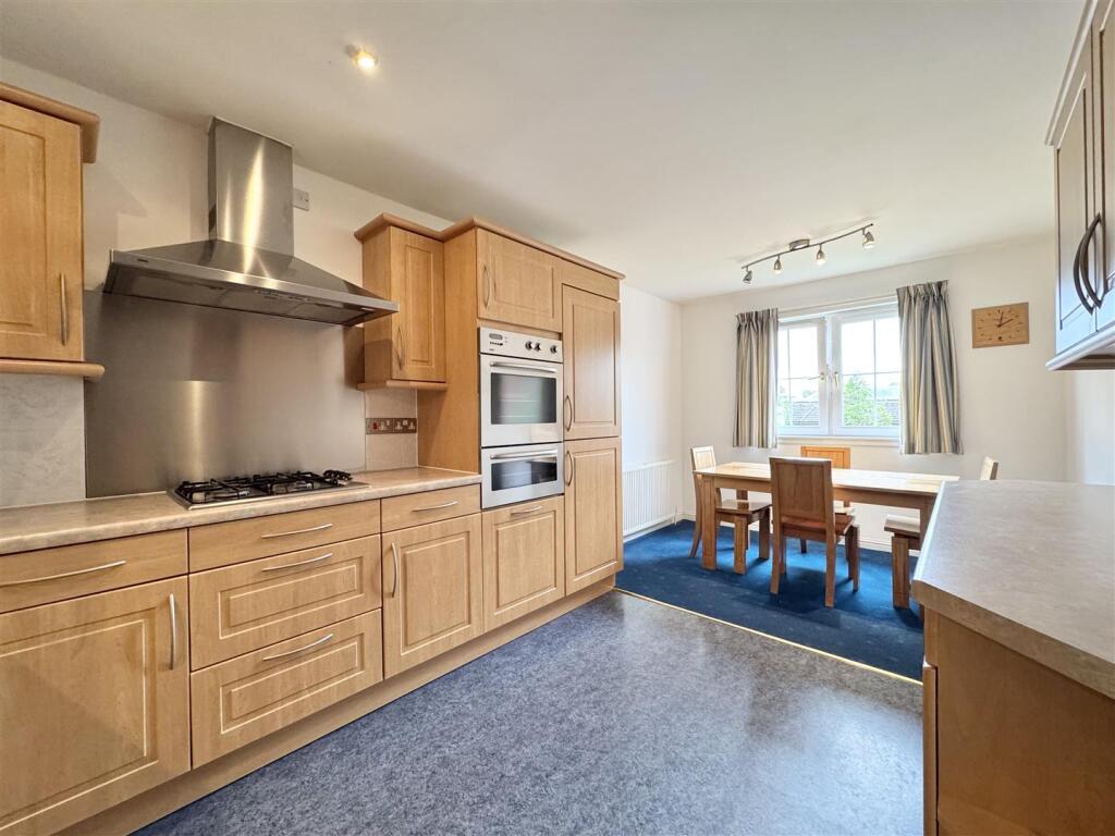 Kitchen/Dining