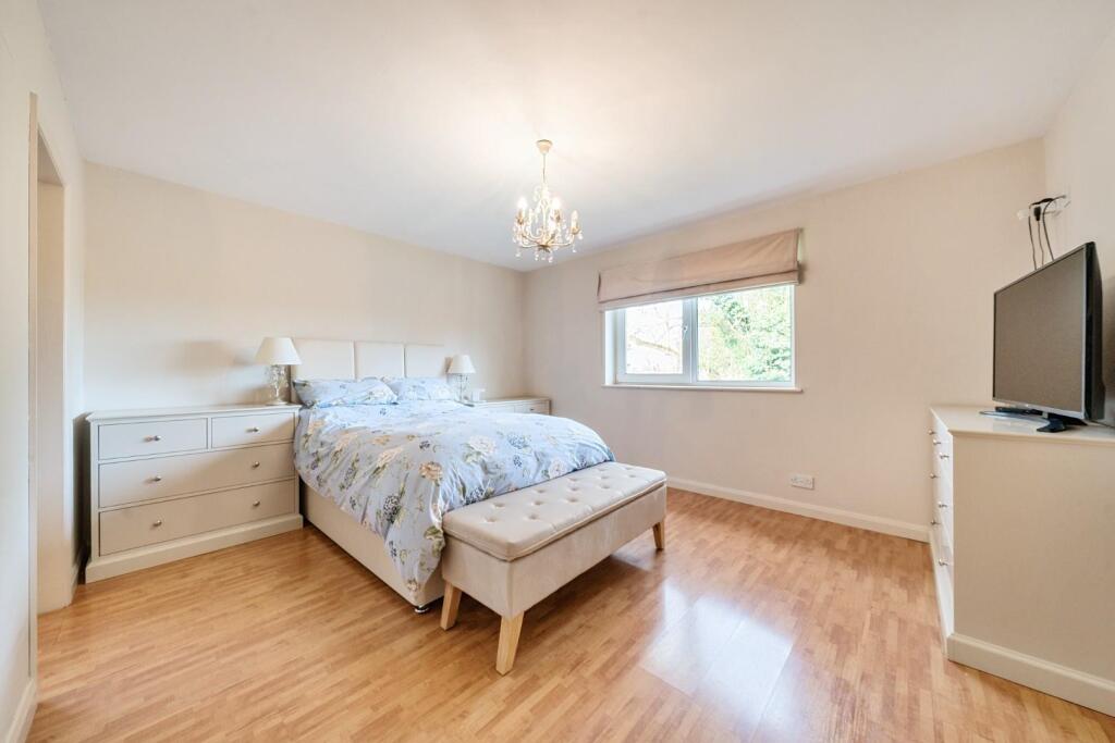MASTER BEDROOM.jpg