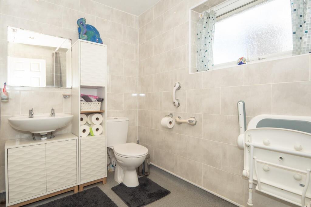 SHOWER ROOM
