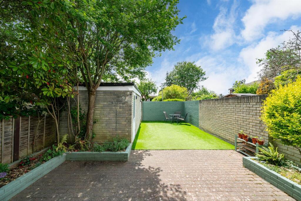 8-Garden-Close-2.jpg
