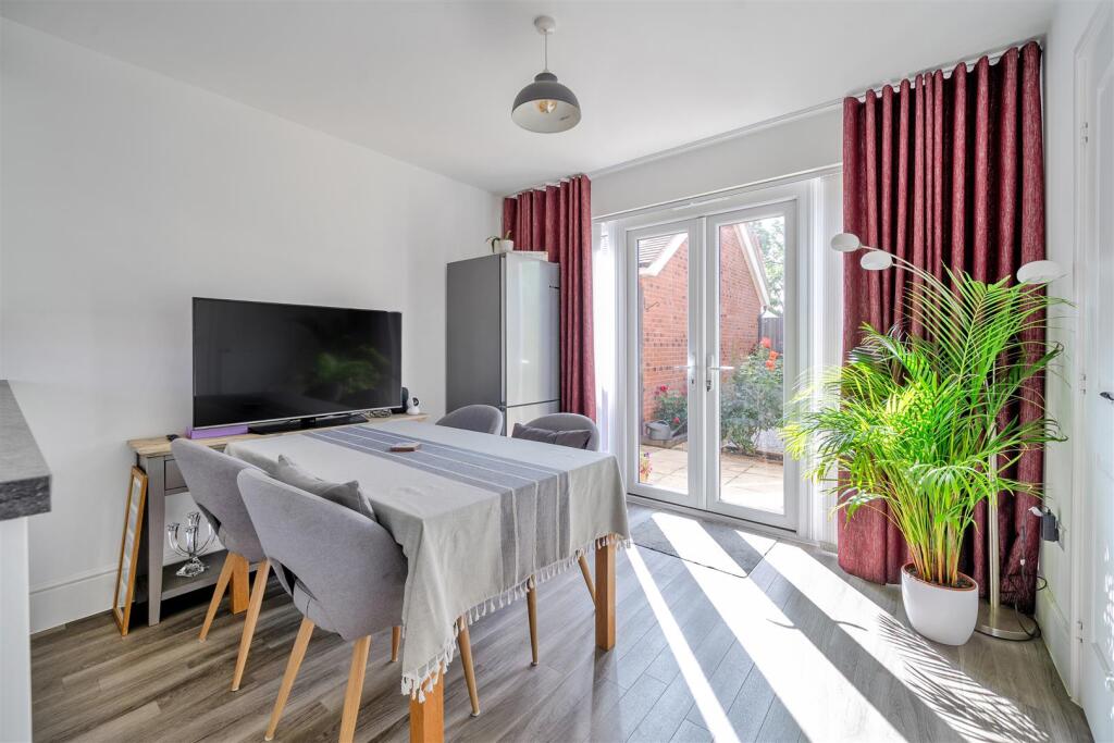 5 Plantation Lane, Towcester