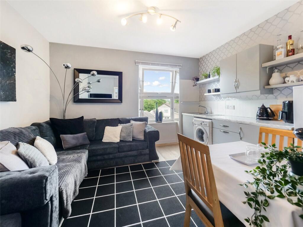 Living Rm/ Kitchen