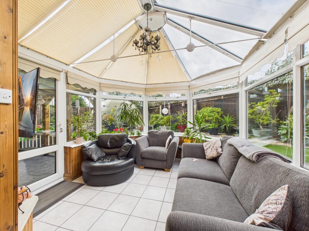 CAM04825G0-PR0179-STILL006