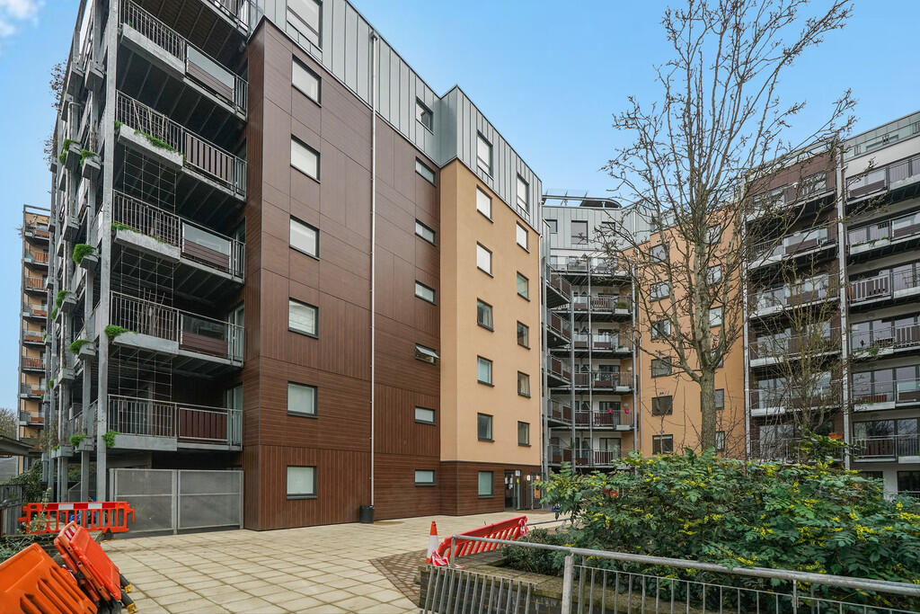 8 Seren Park Gard...