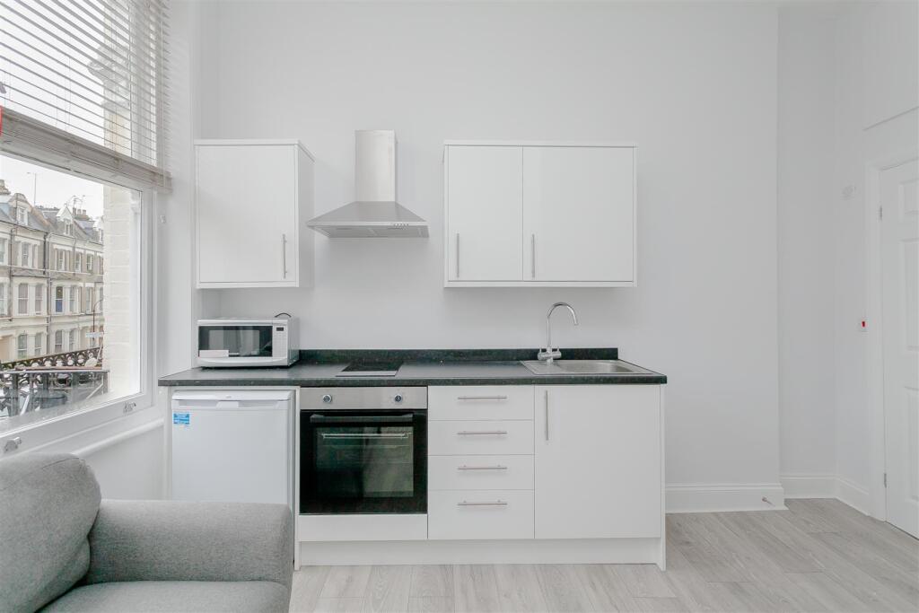 Stanwick Road (5).jpg