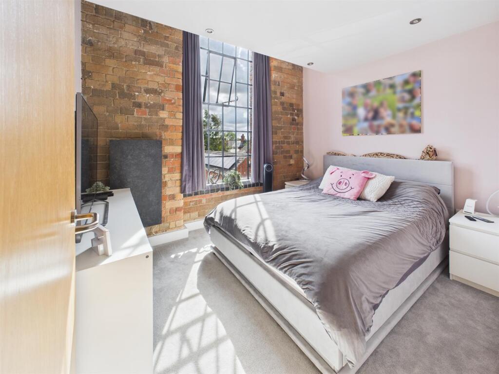 Spacious Double Bedroom