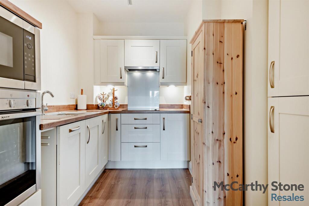 Kitchen: