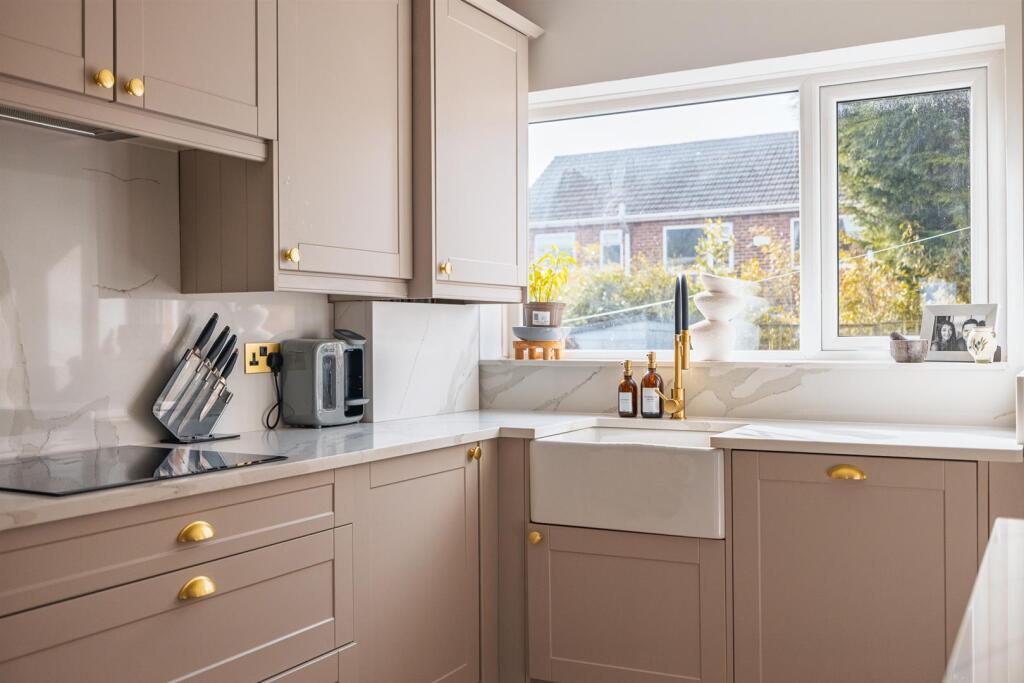 4 Bowness Ave-30.jpg