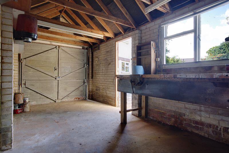 Garage/Workshop