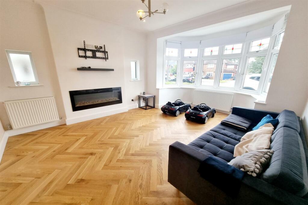 FRONT RECEPTION ROOM: