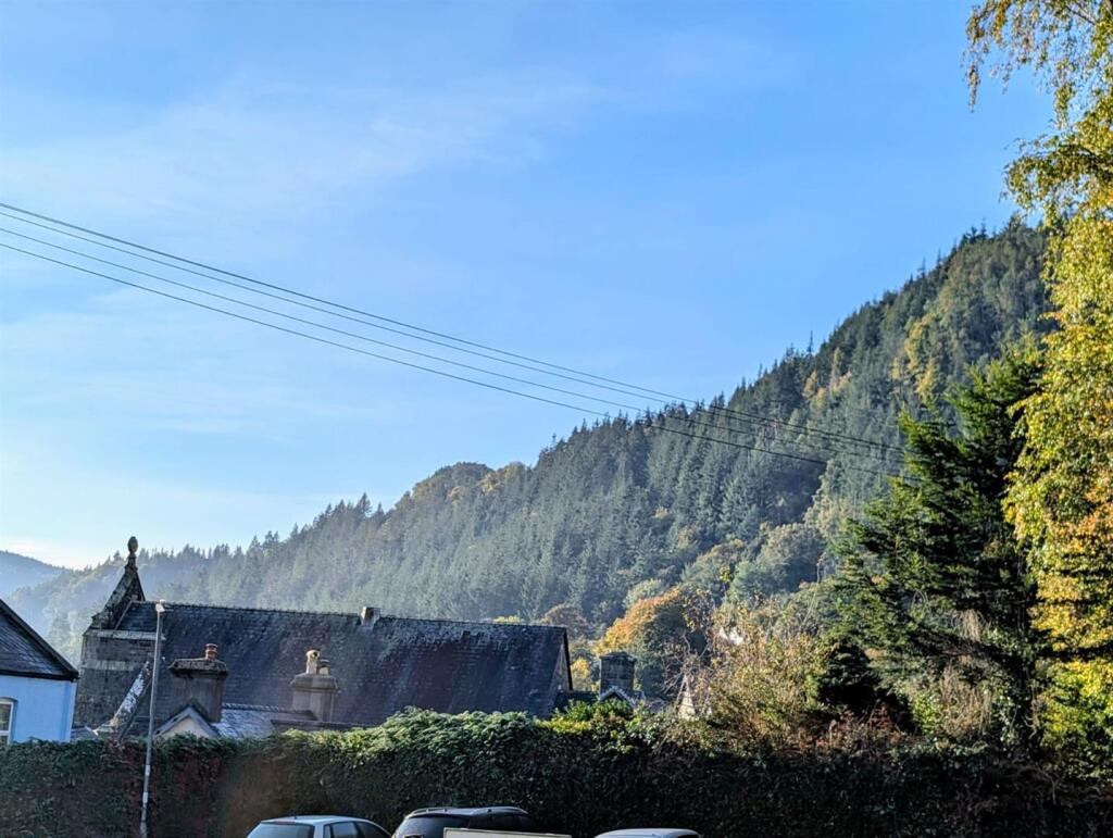 WhatsApp Image 2025-10-17 at 14.43.11_68437389.jpg