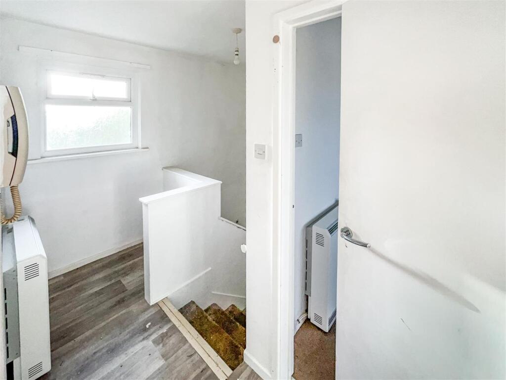 56, Cox Tor Road Tavistock, Devon, PL19 9JG | Holl