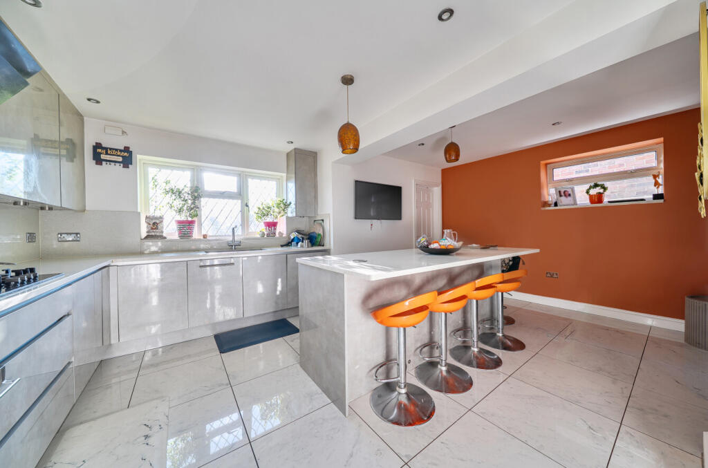 1388589-15-695bc3...