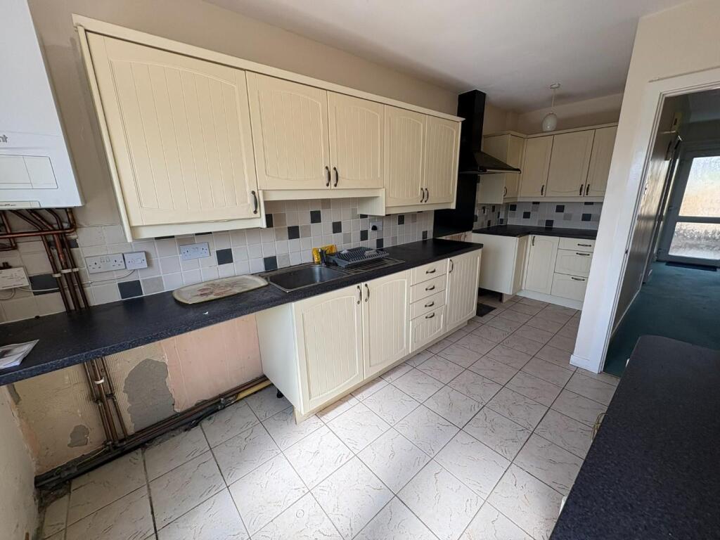 Kitchen (1).JPEG