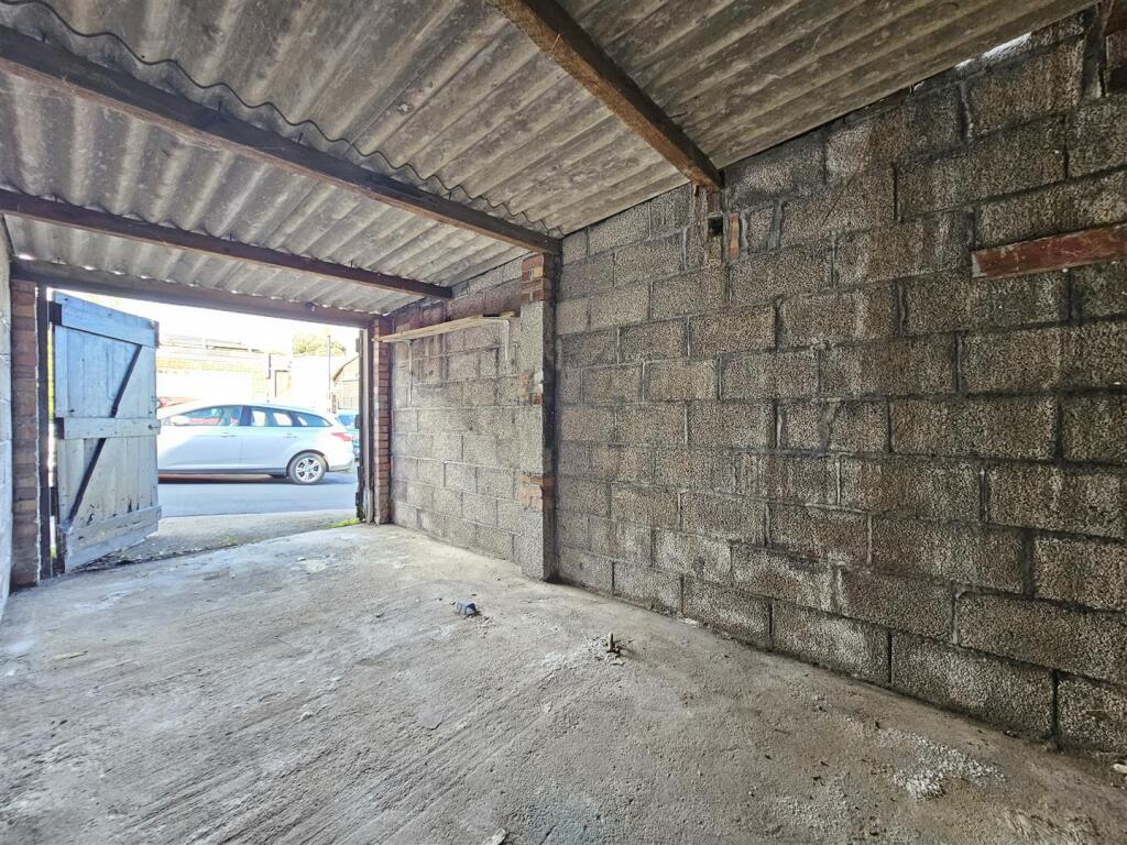 8 - Garage for Auction, Kathdene Gardens, Ashley D