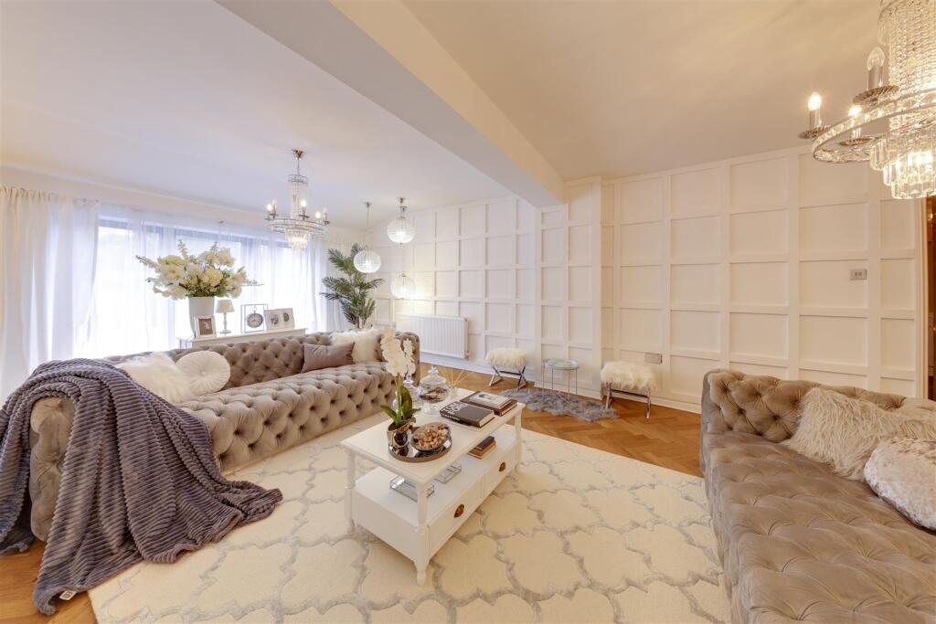 Lounge alt 2.JPG