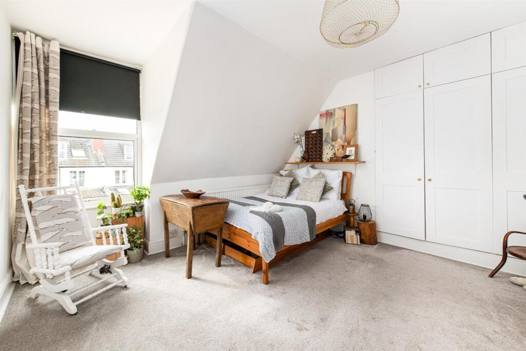 Bedroom2_1.jpg