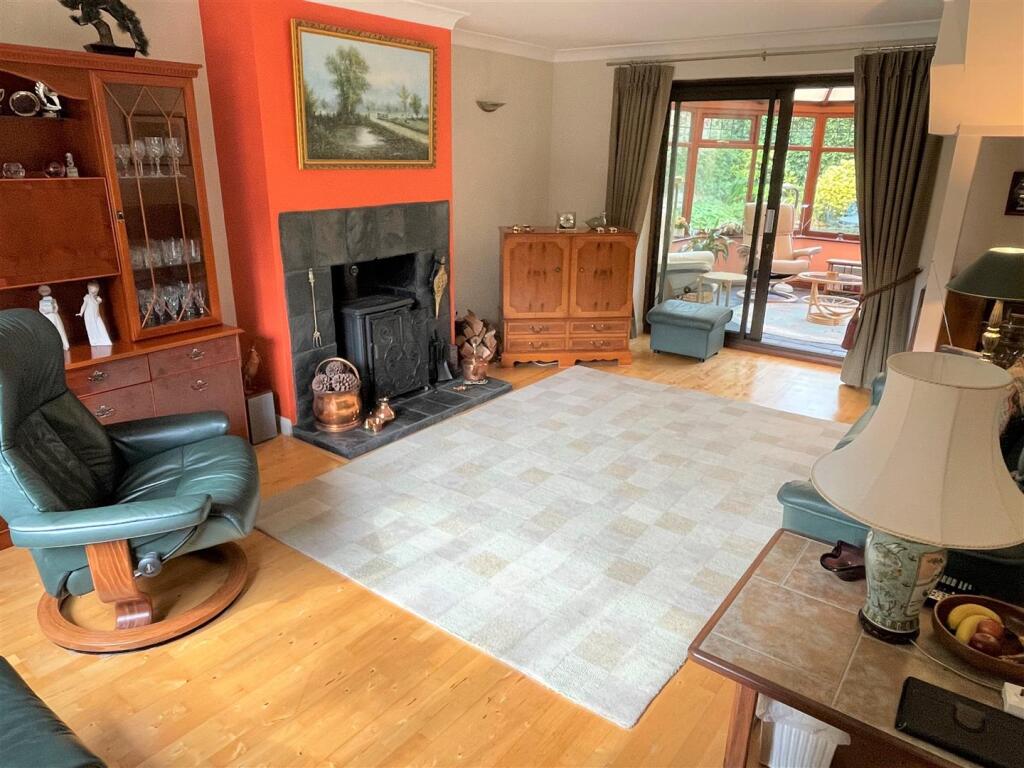 Lounge through to conservatory.jpg