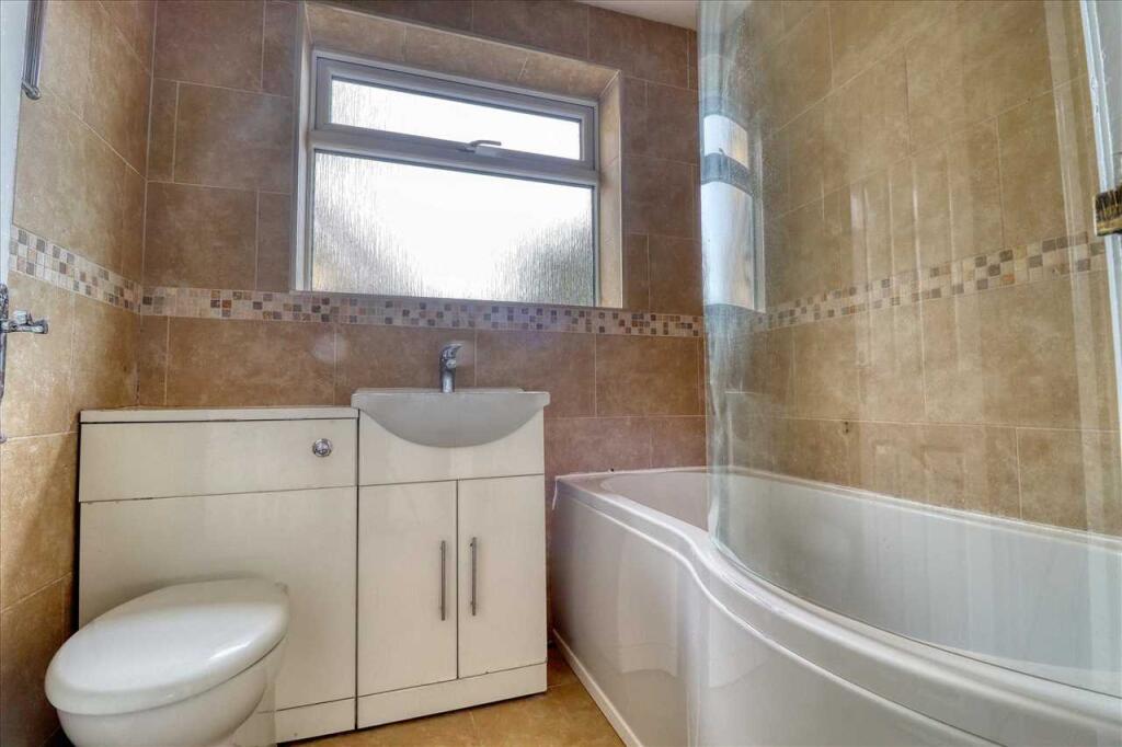 FAMILY BATHROOM /