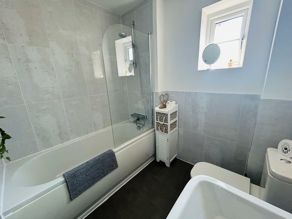 Family Bathroom.JPEG
