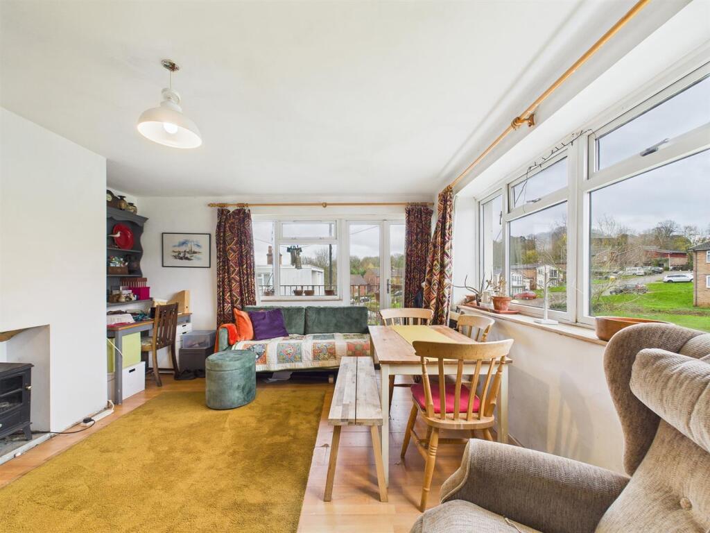 7 - Two Bedroom Flat for Auction, Lawrence Weston.
