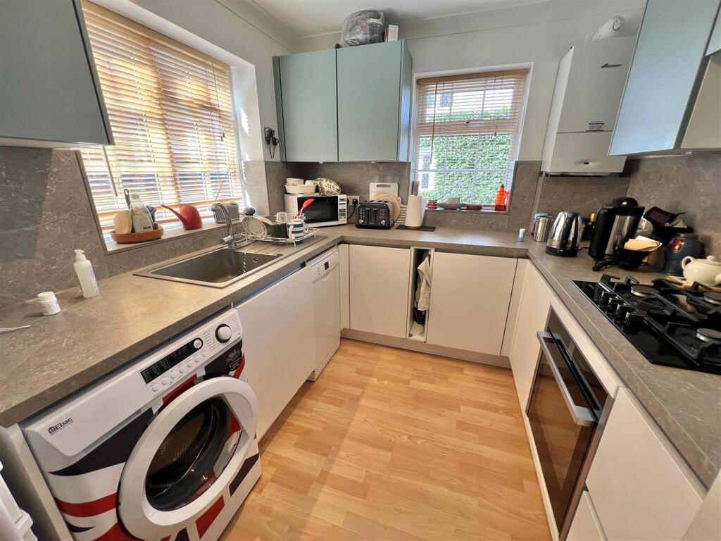 Kitchen 2.jpg