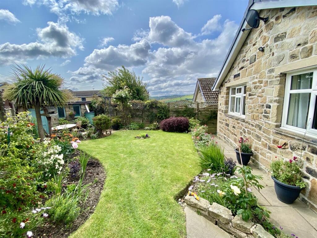 Bramleys Estate Agents - Lady Heton Drive - Mirfie