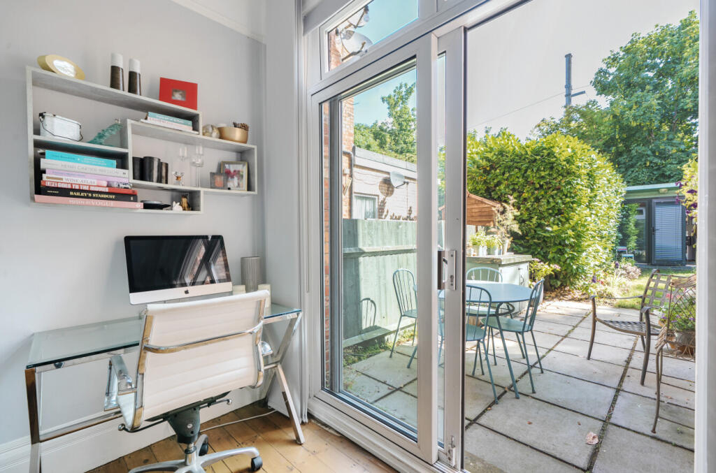 1317398-4-685e5b5...