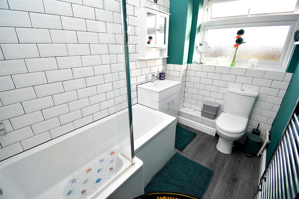 FAMILY BATHROOM.JPG